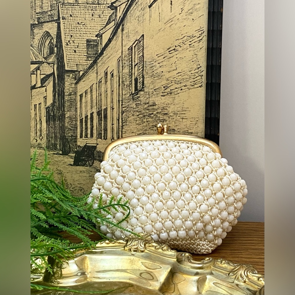 Vintage crochet & beaded mini wallet. Cream with brass snap closure. Coin purse.